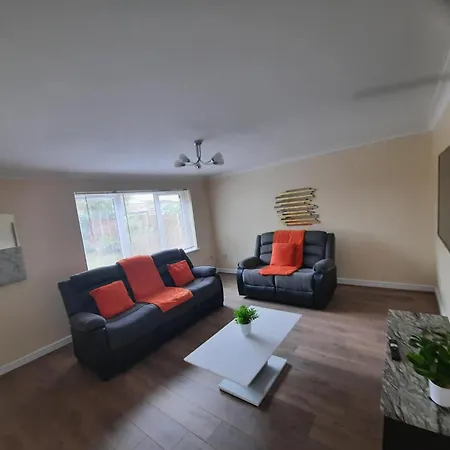 Apartment Cozy 4-bed House In Walmley Birmingham