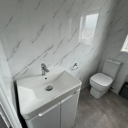 Cozy 4-bed House In Walmley *