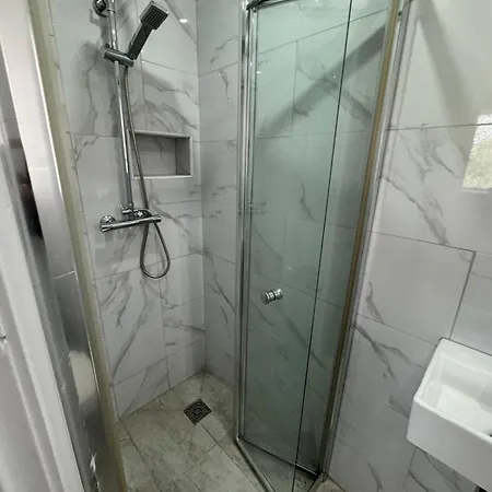 Cozy 4-bed House In Walmley Birmingham