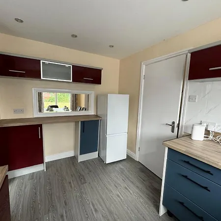 Cozy 4-bed House In Walmley Apartment *